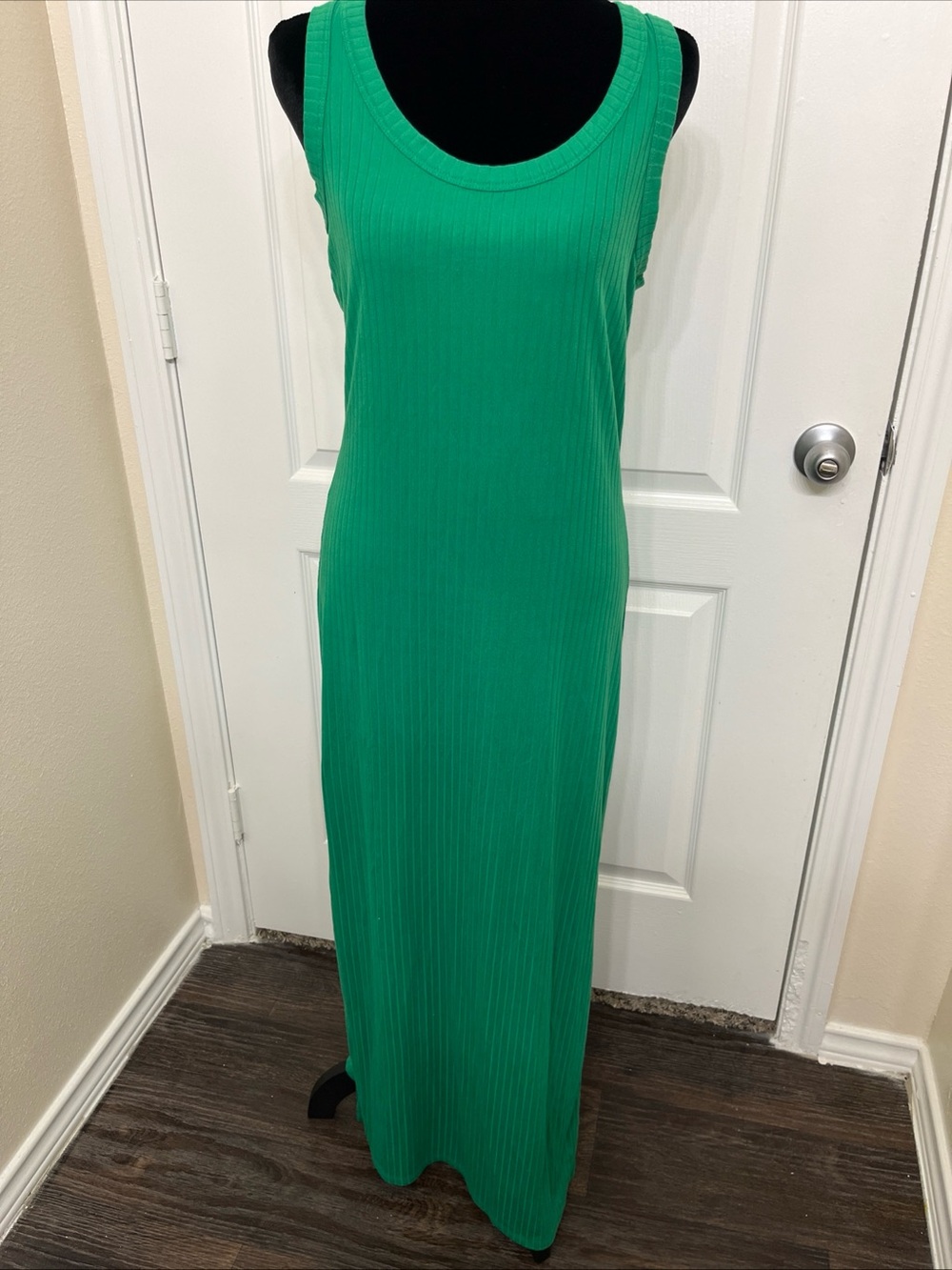 Small Scoop Neck Sleeveless Green Maxi Dress Absolutely love it! Brand